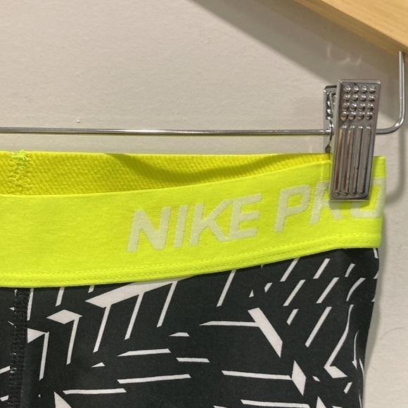NIKE Pro Black Neon White Yoga Workout Capris Leggings - Picture 4 of 11